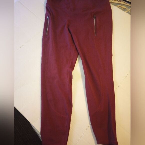 New members mark performance leggings with zipper pockets - Picture 2 of 7